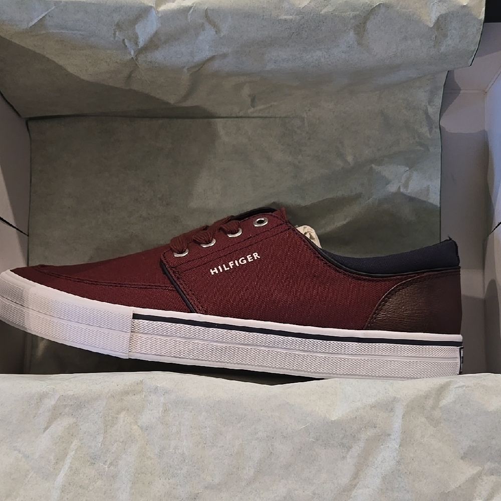 Tommy Hilfiger Men's Red and White Sneakers - Picture 3 of 3